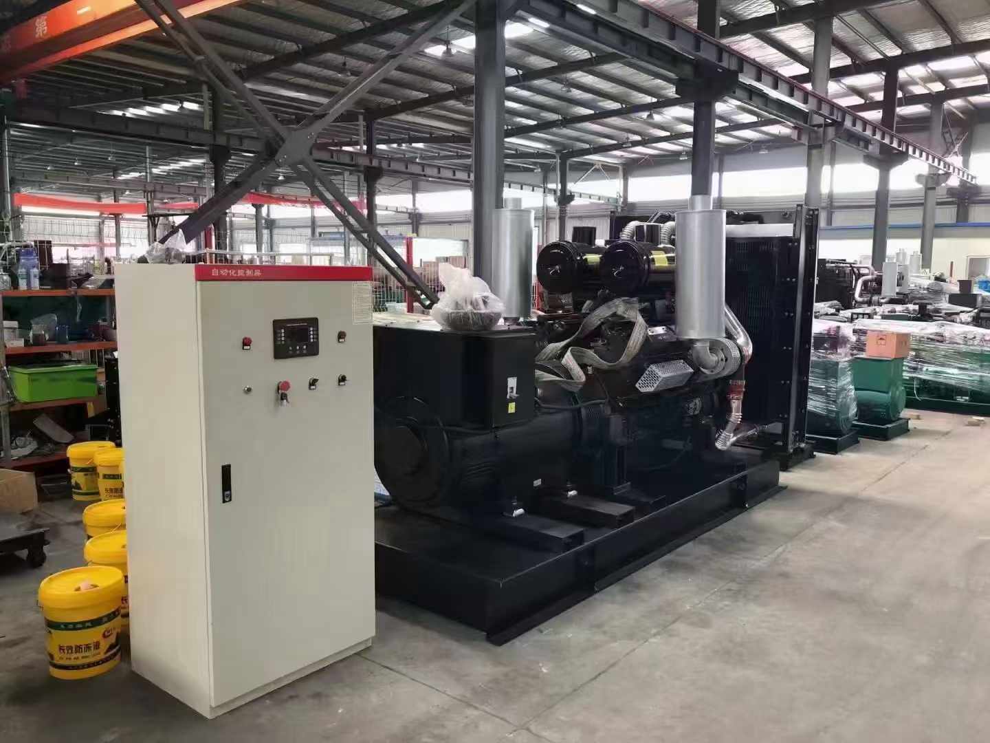 鱼峰柴油发电机运行时的噪音和振动水平如何？