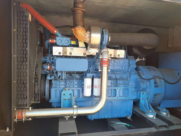 鱼峰燃油消耗率与进气温度的具体关系是什么？