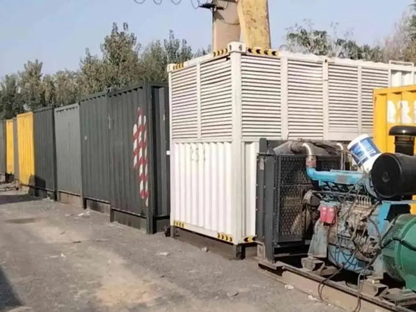 鱼峰200KW柴油发电机机组每小时油耗是多少？