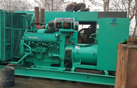 鱼峰发电机组如何判断水冷式机油散热器内部是否需要清洗？